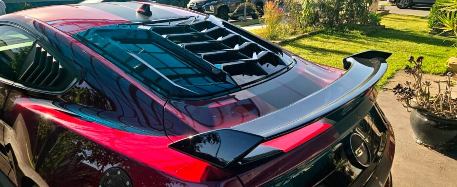 Ford Mustang S550 2015-2023 Lamborghini Style Rear Window Louver Gloss Black - Real Install