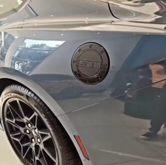 Ford Mustang S650 (2024+) Fuel Lid Cover - Carbon and Gloss Black Finish