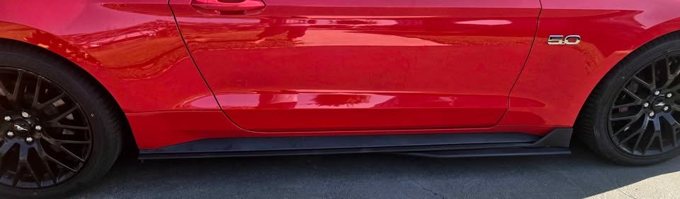 Forde Mustang S550 Side Skirts Installed