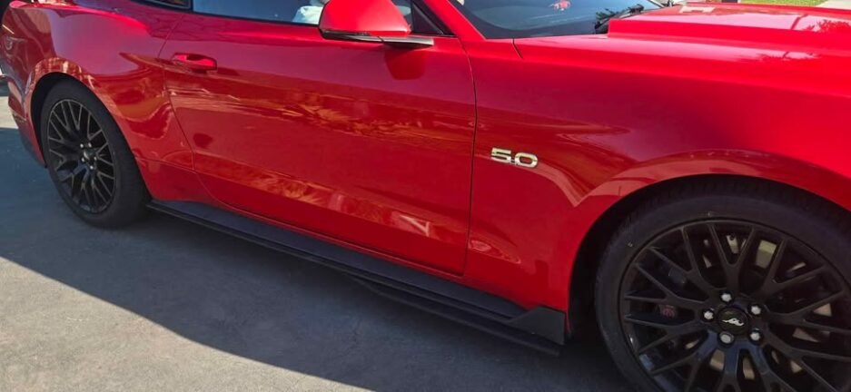 Forde Mustang S550 Side Skirts Installed