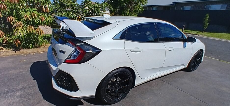 Honda Civic 10th Gen Hatchback Type R style rear spoiler white and gloss black 2016–2021 FK7 RS rear wing