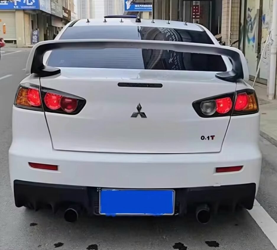 Mitsubishi Lancer Evo JDM style rear spoiler white and gloss black 2007–2017