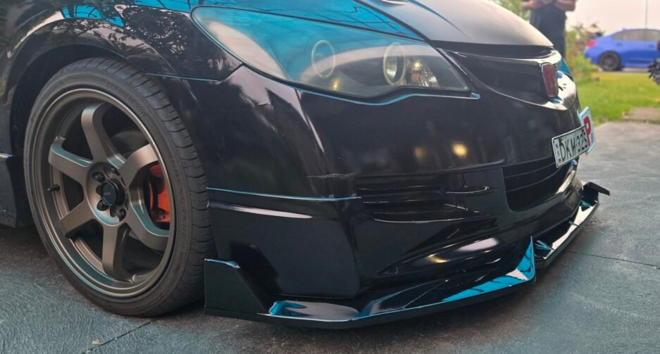 Honda-Civic-8th-Gen-Sedan-FD2-Gloss-Black-Front-Lip-Real-Install-